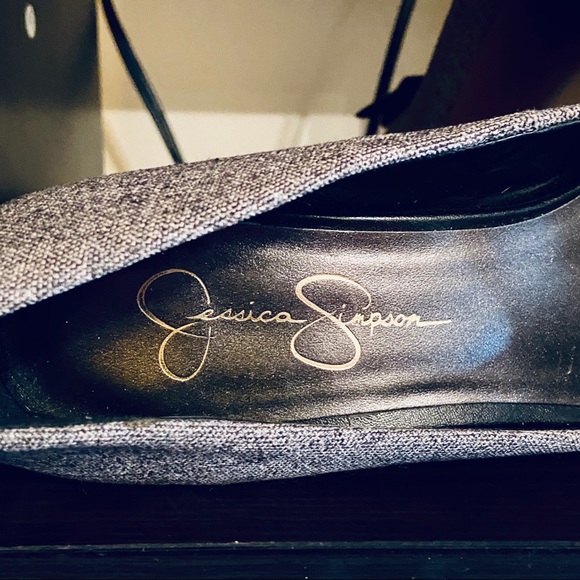 Open toe heels by Jessica Simpson - Picture 2 of 4